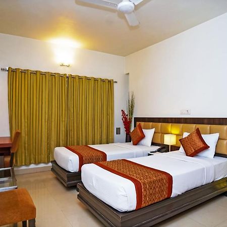 Hotel Pooja Palace Nuova Delhi Esterno foto
