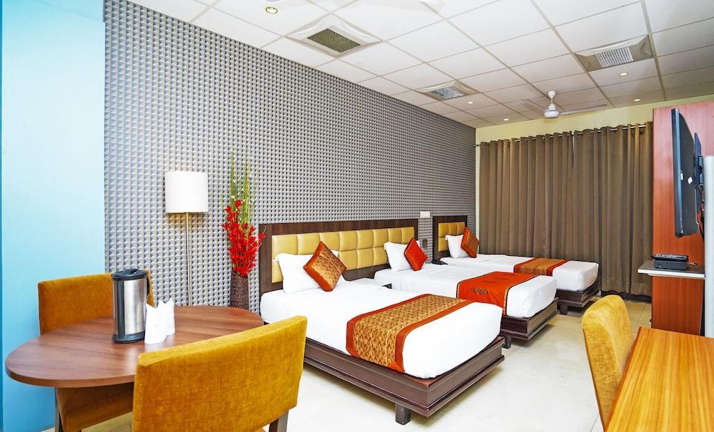 Hotel Pooja Palace Nuova Delhi Esterno foto