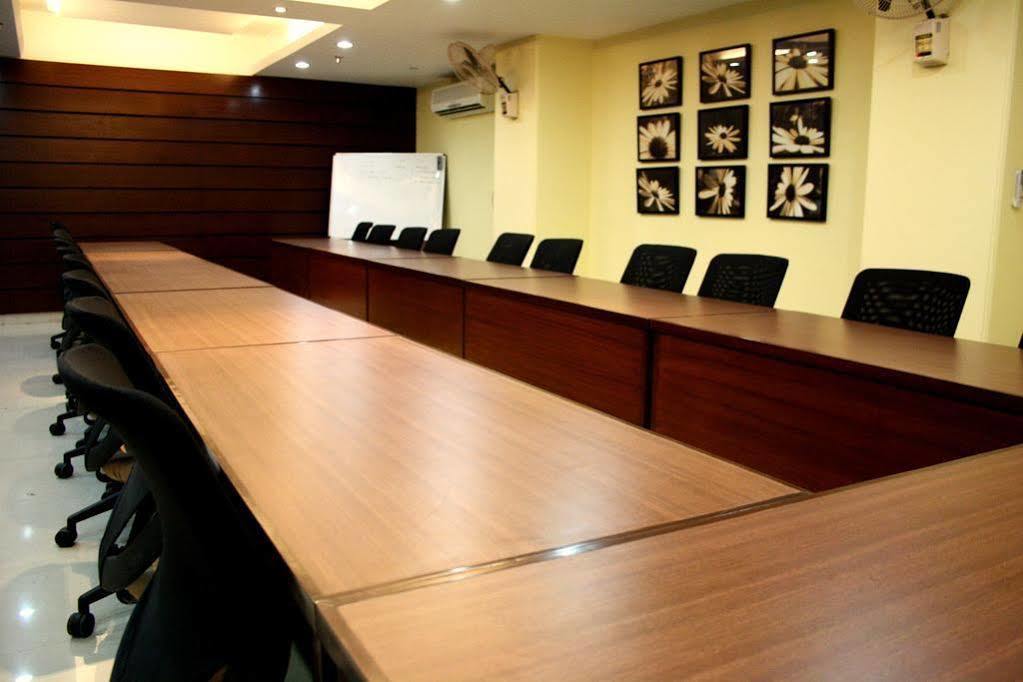 Hotel Pooja Palace Nuova Delhi Esterno foto