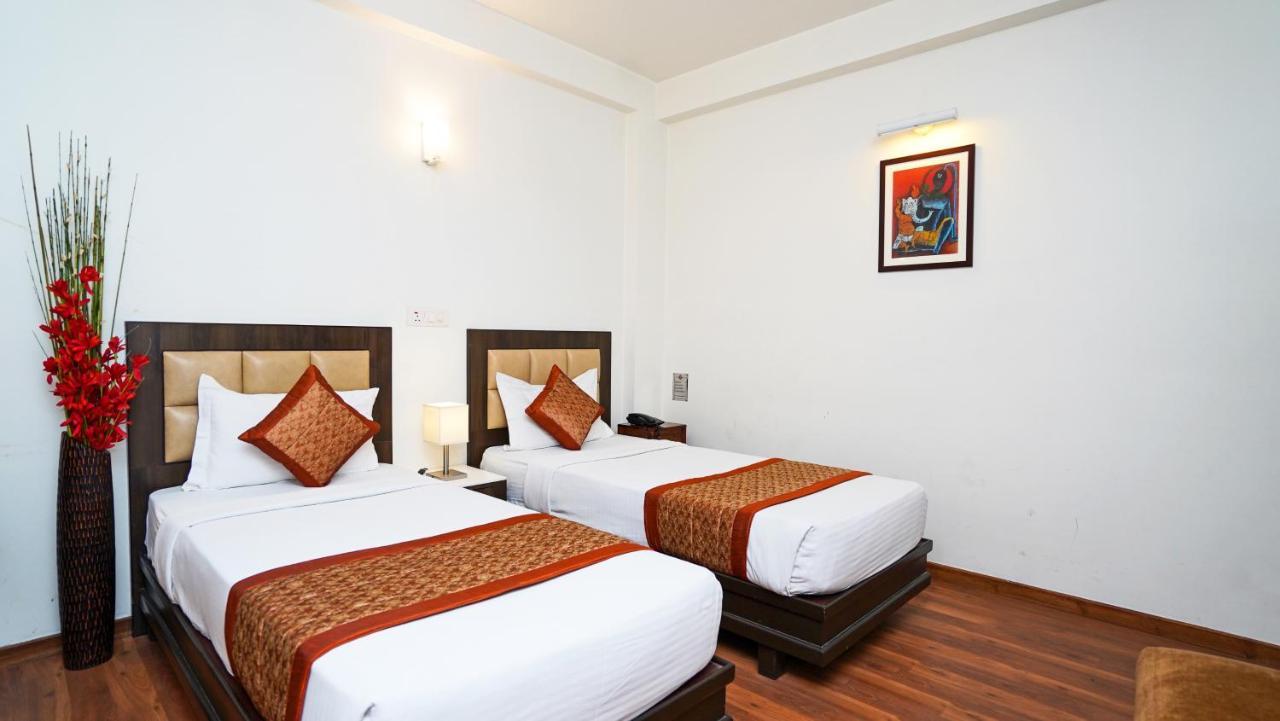 Hotel Pooja Palace Nuova Delhi Esterno foto