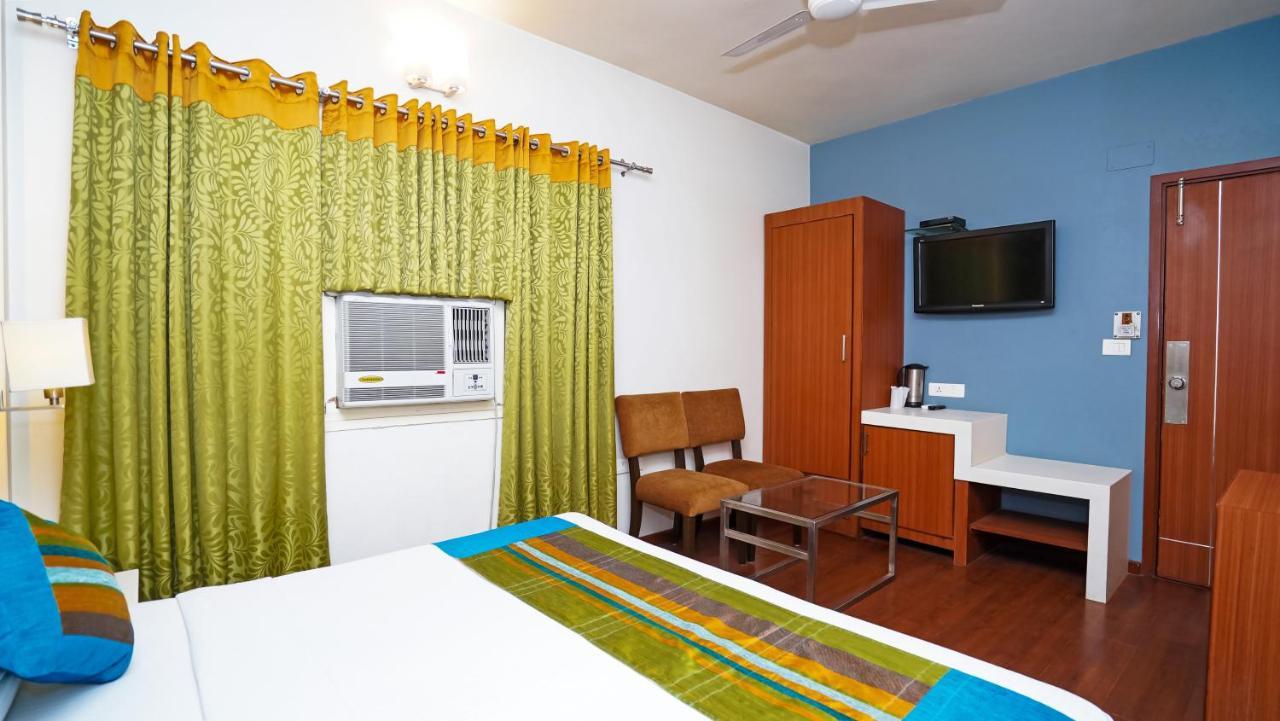 Hotel Pooja Palace Nuova Delhi Esterno foto