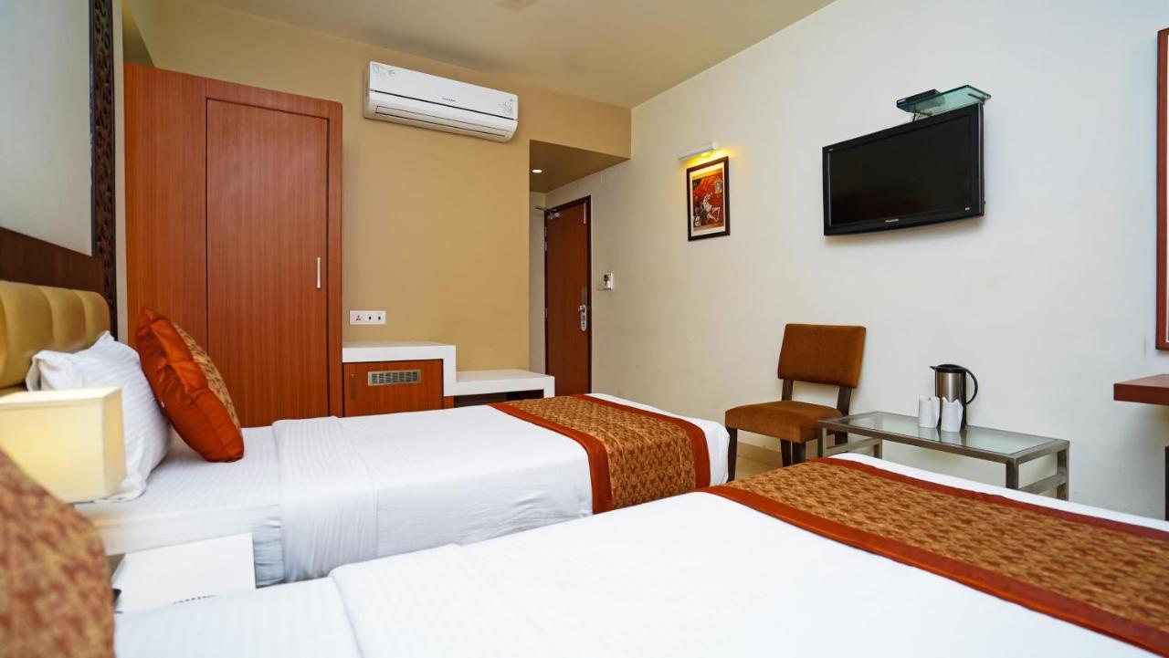 Hotel Pooja Palace Nuova Delhi Esterno foto